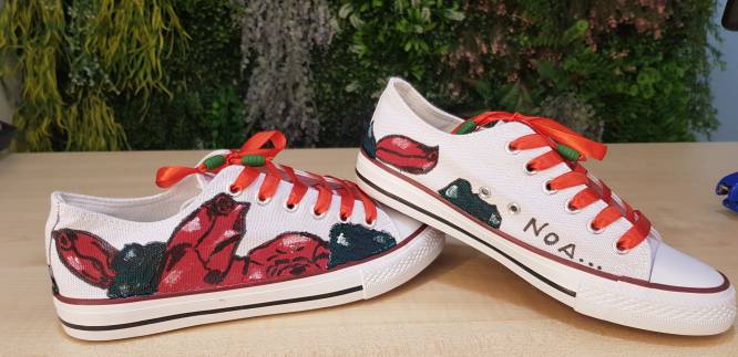 SNEAKERS STEPPING STRONG