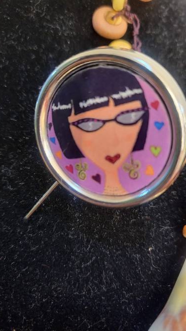 BROCHE MUÑECA